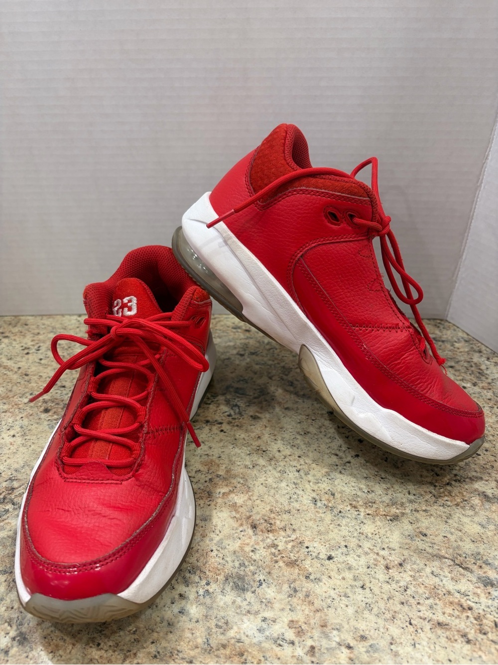 Air Jordan Max Aura 3 University Red Boys Basketball Sneakers Size 5.5 Youth